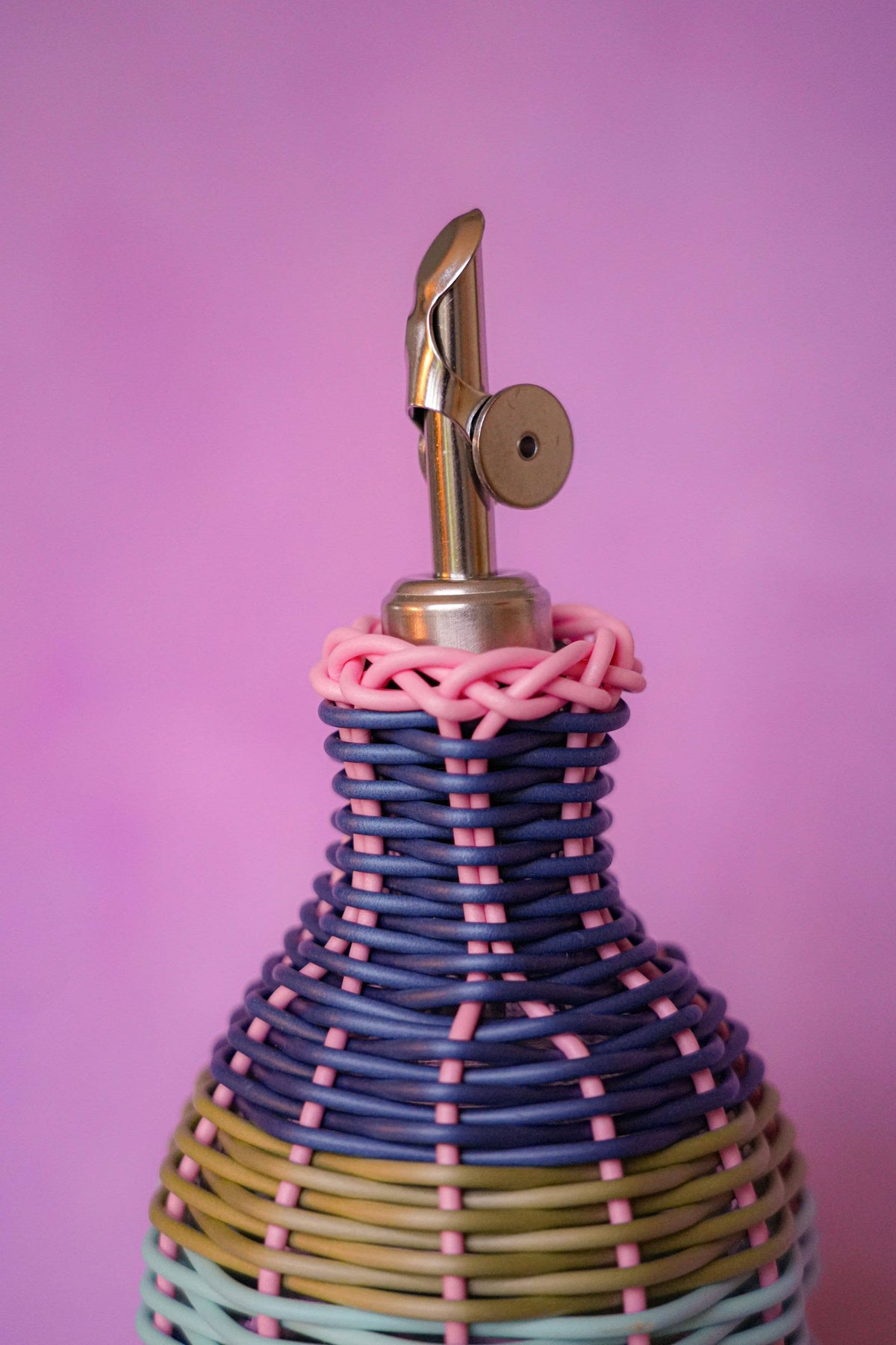 Maegen Oil Pourer - Pink and Navy