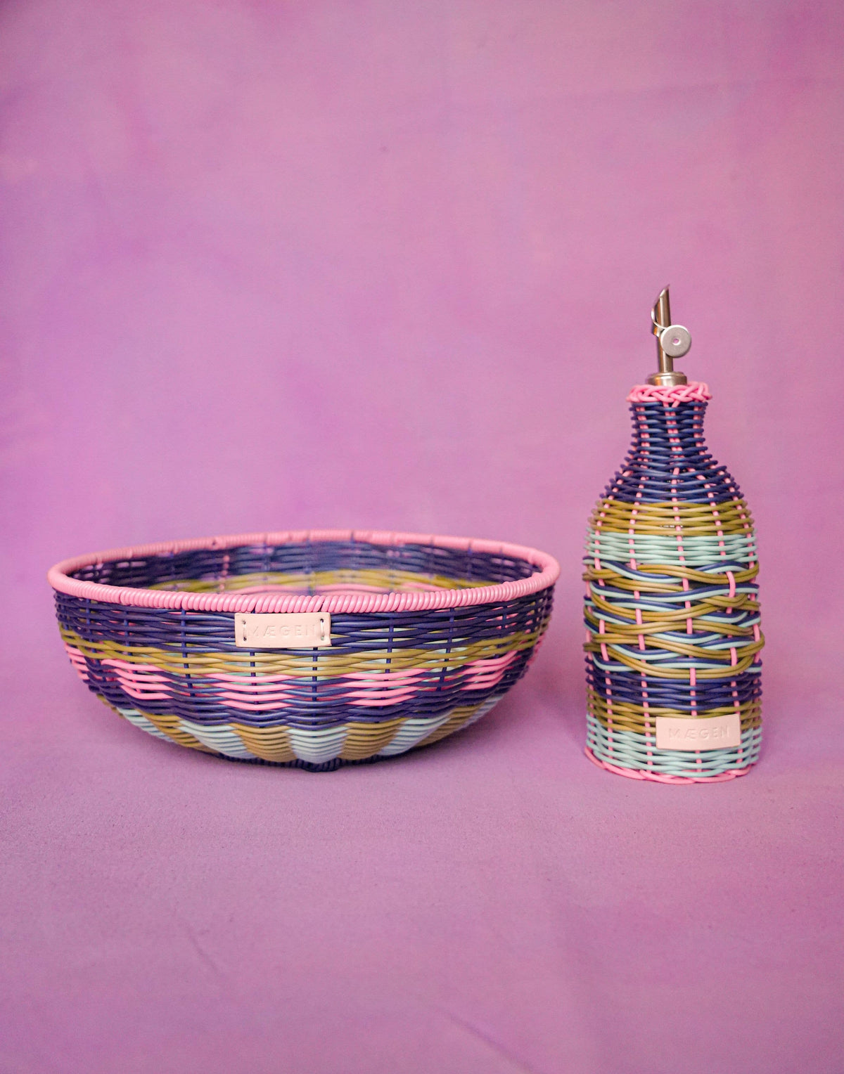 Maegen Oil Pourer - Pink and Navy